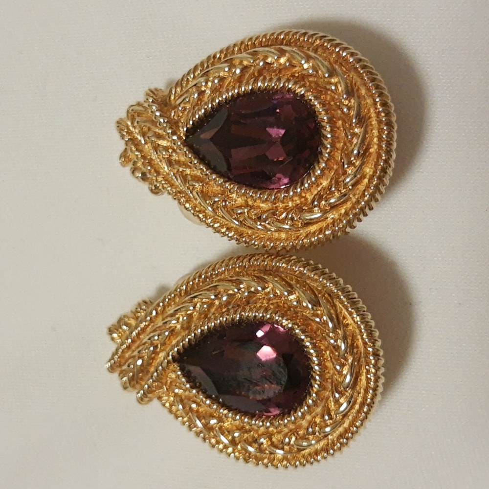 Vintage Swarovski Purple Stone Teardrop Goldtone Clip Earrings VTG Swan SIGNED